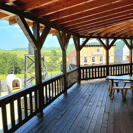 El Paso City Zlatibor: Wild West Treehouse Cottages Exterior photo