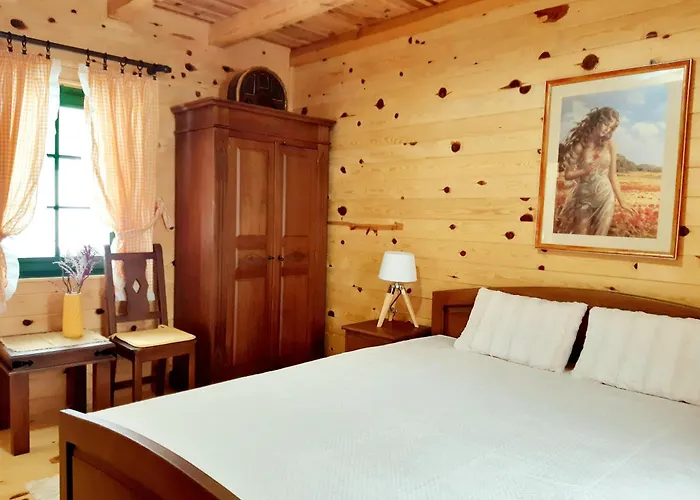 El Paso City, Zlatibor - Unique Wooden Cottages, Treehouse, Wild West Rooms, Accommodation 1-6 People