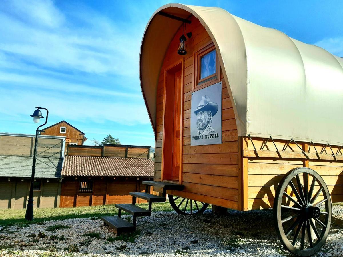 Apartament El Paso City, - Unique Wooden Cottages, Treehouse, Wild West Rooms, 1-6 People *