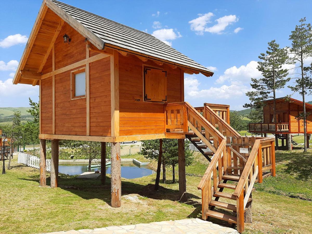 El Paso City, - Unique Wooden Cottages, Treehouse, Wild West Rooms, 1-6 People *