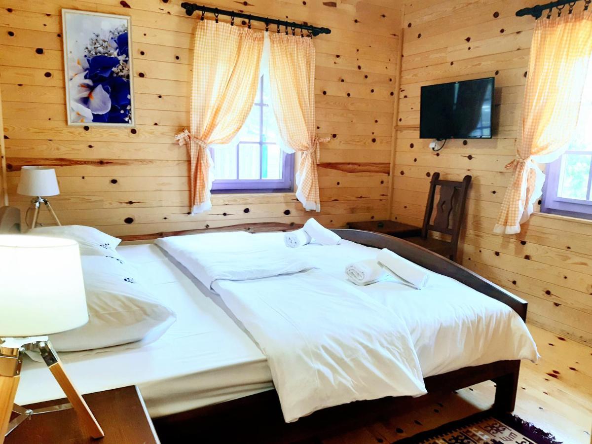 El Paso City, - Unique Wooden Cottages, Treehouse, Wild West Rooms, 1-6 People