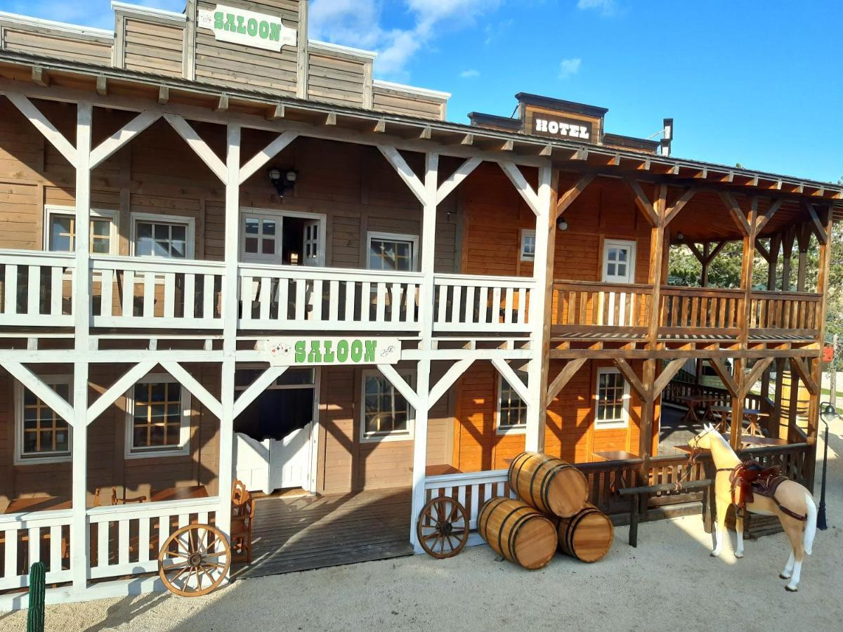 El Paso Zlatibor: Wild West Treehouse Apartment